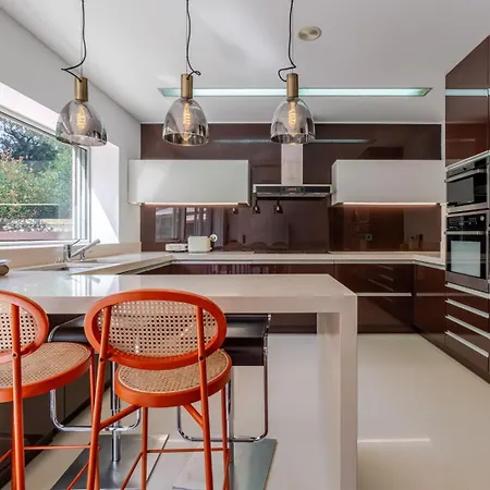 Skyline Retreat With Pool By Portugal Active Pensionat