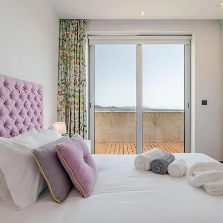 Skyline Retreat With Pool By Portugal Active