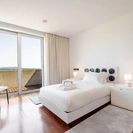 Skyline Retreat With Pool By Portugal Active 4*