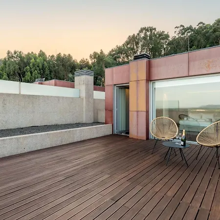 Skyline Retreat With Pool By Portugal Active 维亚纳堡