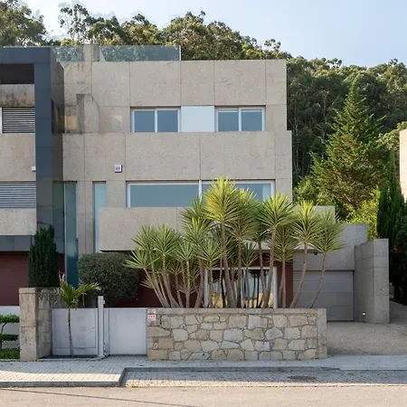 Skyline Retreat With Pool By Portugal Active Pensionat