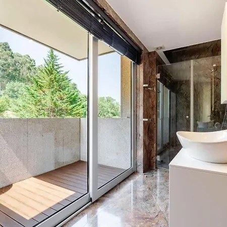Skyline Retreat With Pool By Portugal Active 别墅