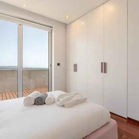 Skyline Retreat With Pool By Portugal Active 别墅 *