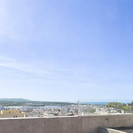 Skyline Retreat With Pool By Portugal Active 别墅 *