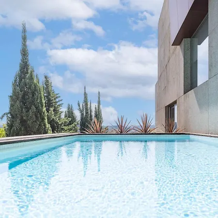 Skyline Retreat With Pool By Portugal Active