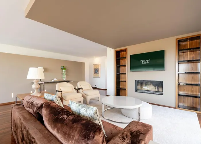 Skyline Retreat With Pool By Portugal Active 비아나도카스텔로