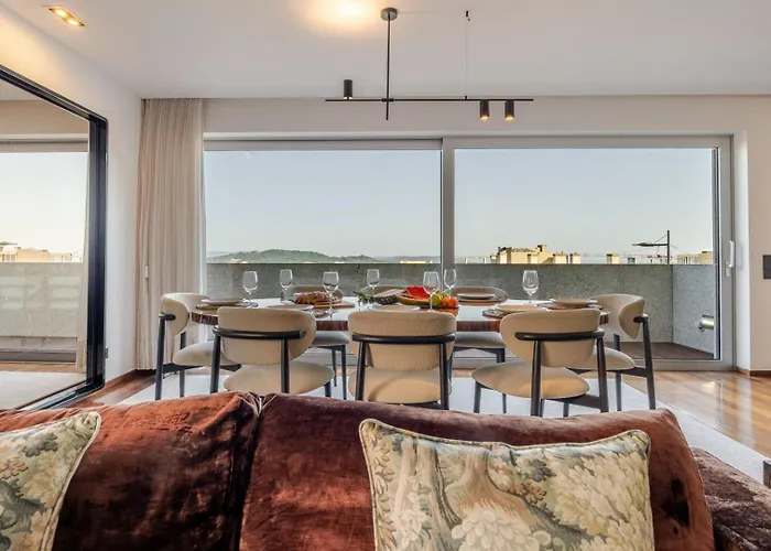 Skyline Retreat With Pool By Portugal Active 게스트하우스 4*