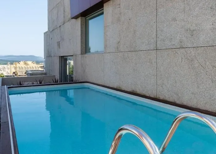 Skyline Retreat With Pool By Portugal Active