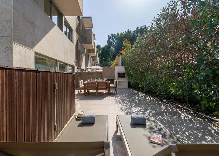 Skyline Retreat With Pool By Portugal Active 게스트하우스