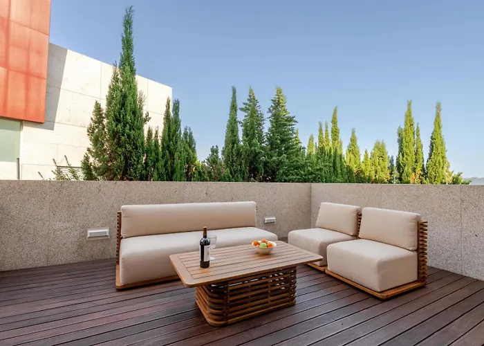 Skyline Retreat With Pool By Portugal Active