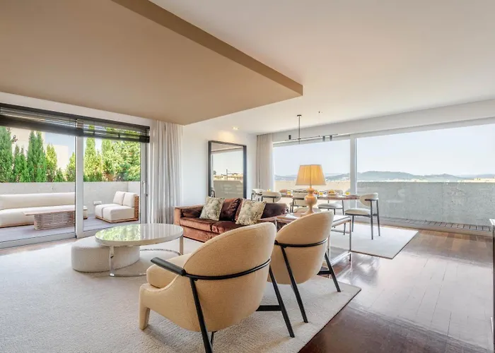 Skyline Retreat With Pool By Portugal Active 게스트하우스 4*