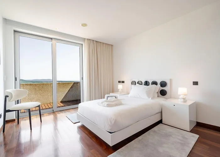 Skyline Retreat With Pool By Portugal Active 4*