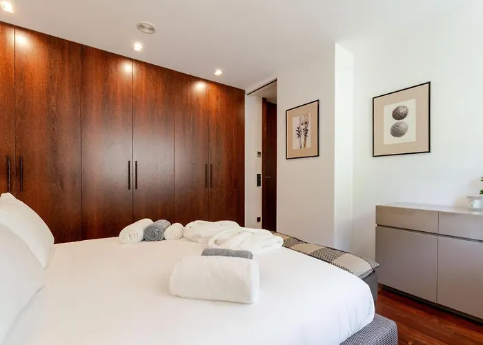 Skyline Retreat With Pool By Portugal Active 게스트하우스 4*