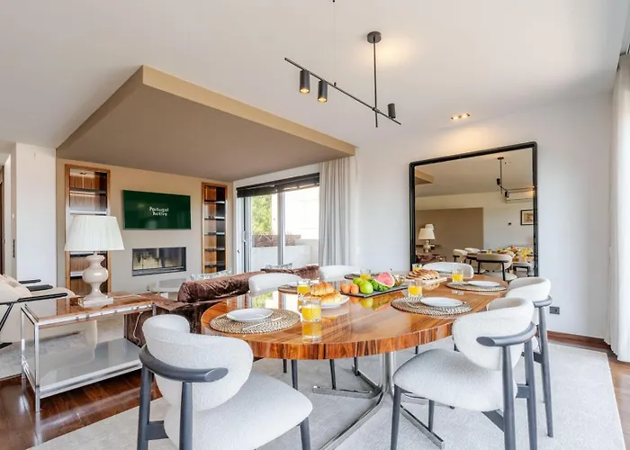 Skyline Retreat With Pool By Portugal Active